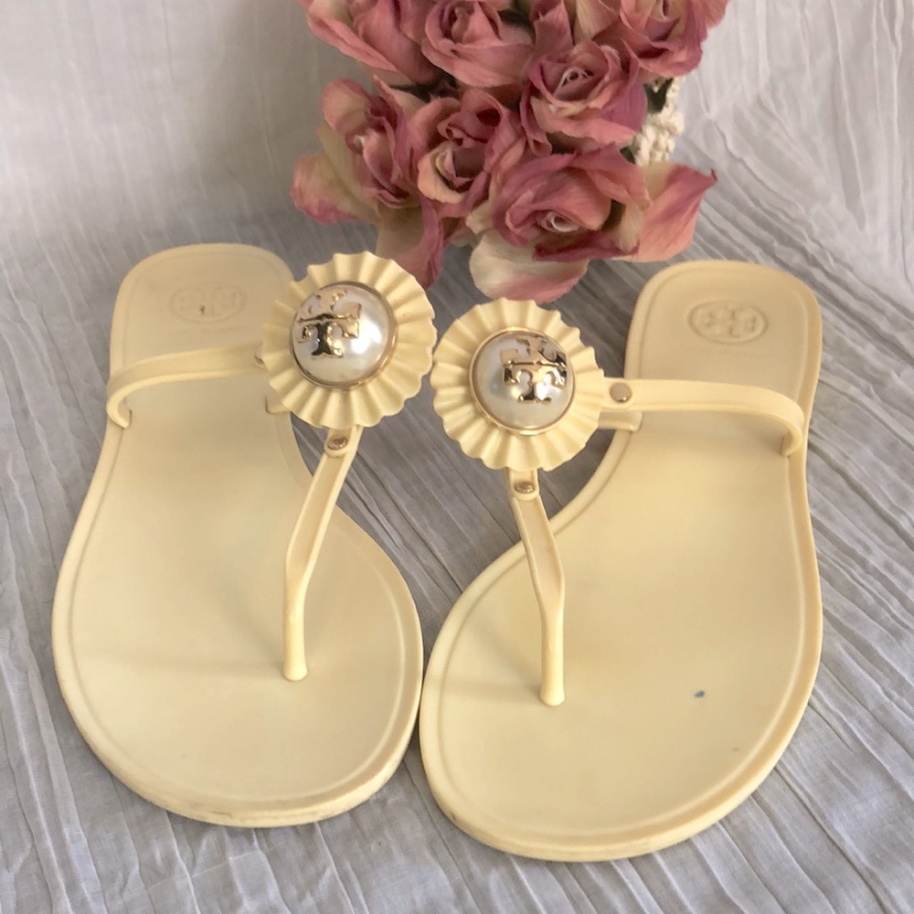 TORY BURCH Melody Pearl large MILER pearlesque size 9 pale yellow rubber sandals